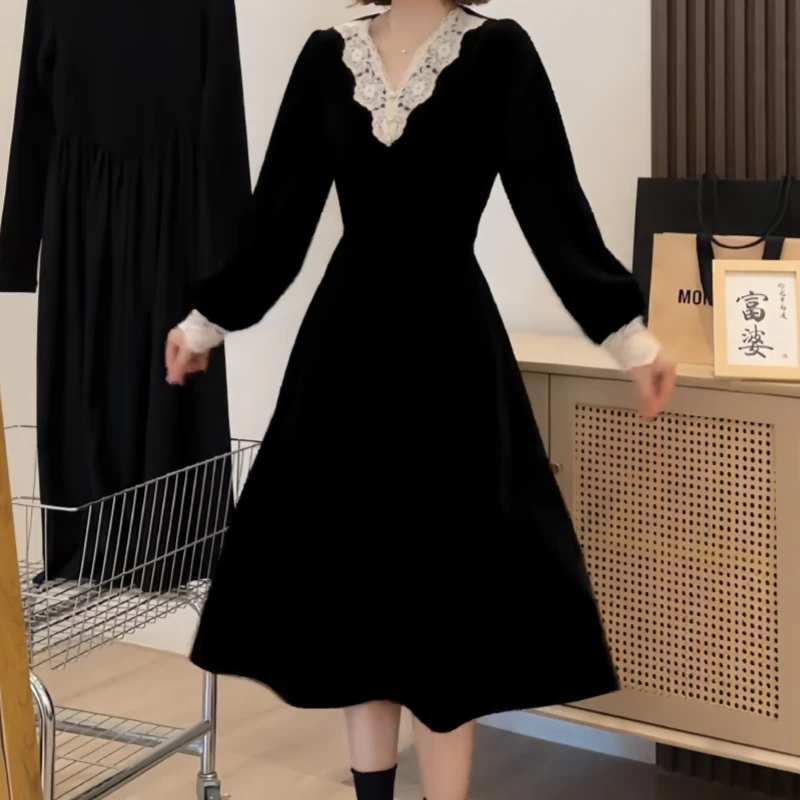 秋季丝绒v领黑色赫本风连衣裙收腰显瘦气质风法式复古休闲风长裙