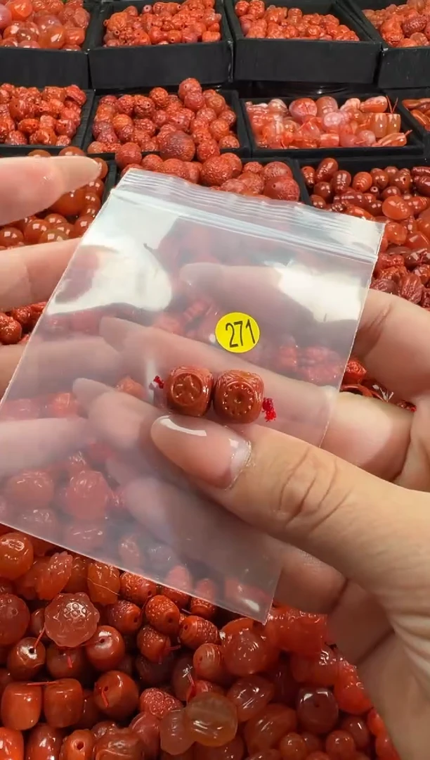 南红玛瑙未镶嵌颈饰1