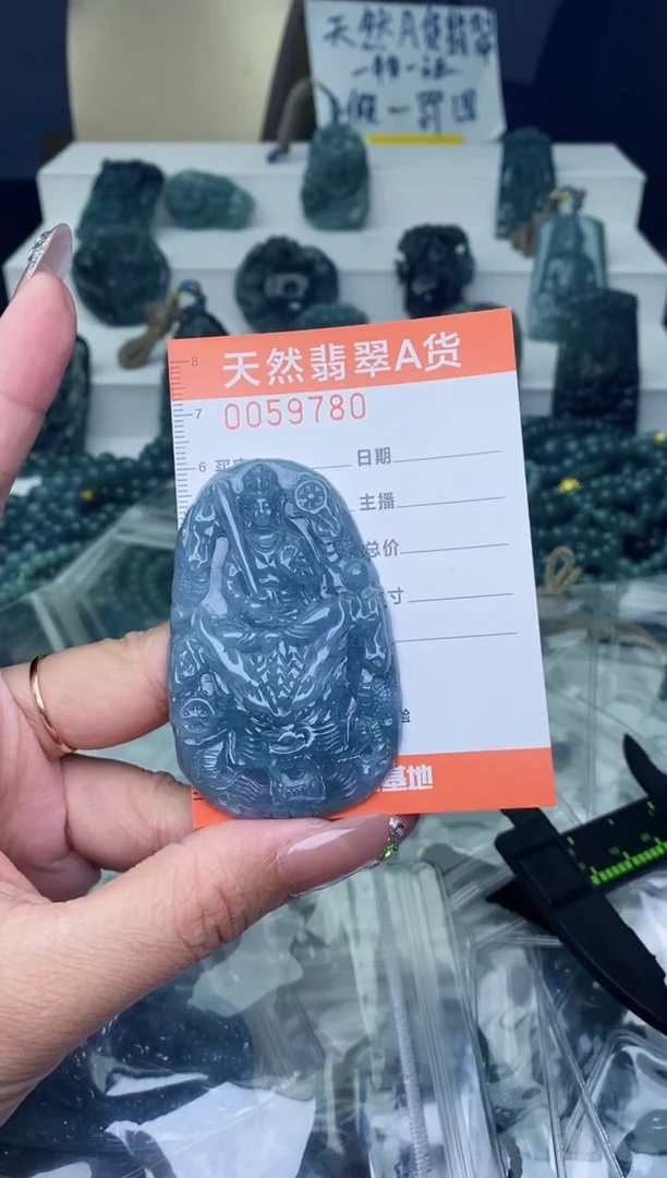 翡翠未镶嵌颈饰