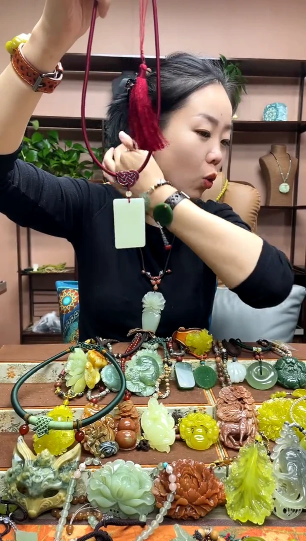 未镶嵌岫玉吊坠·