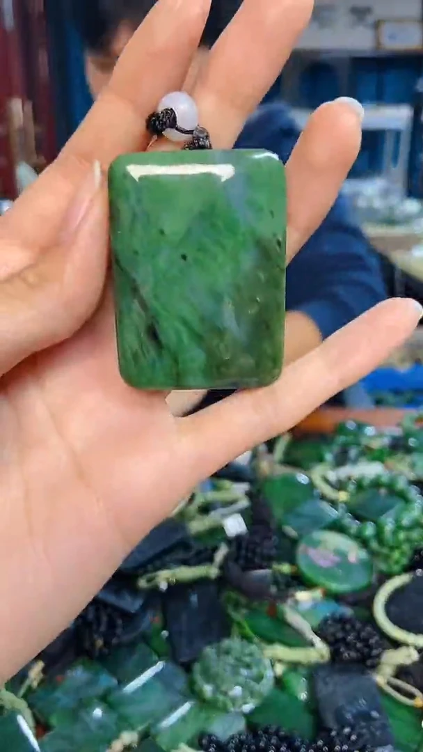 未镶嵌和田玉挂件1