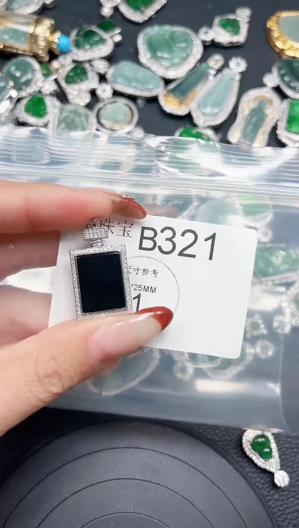 【闪购商品】翡翠颈饰未镶嵌 赠皮绳321