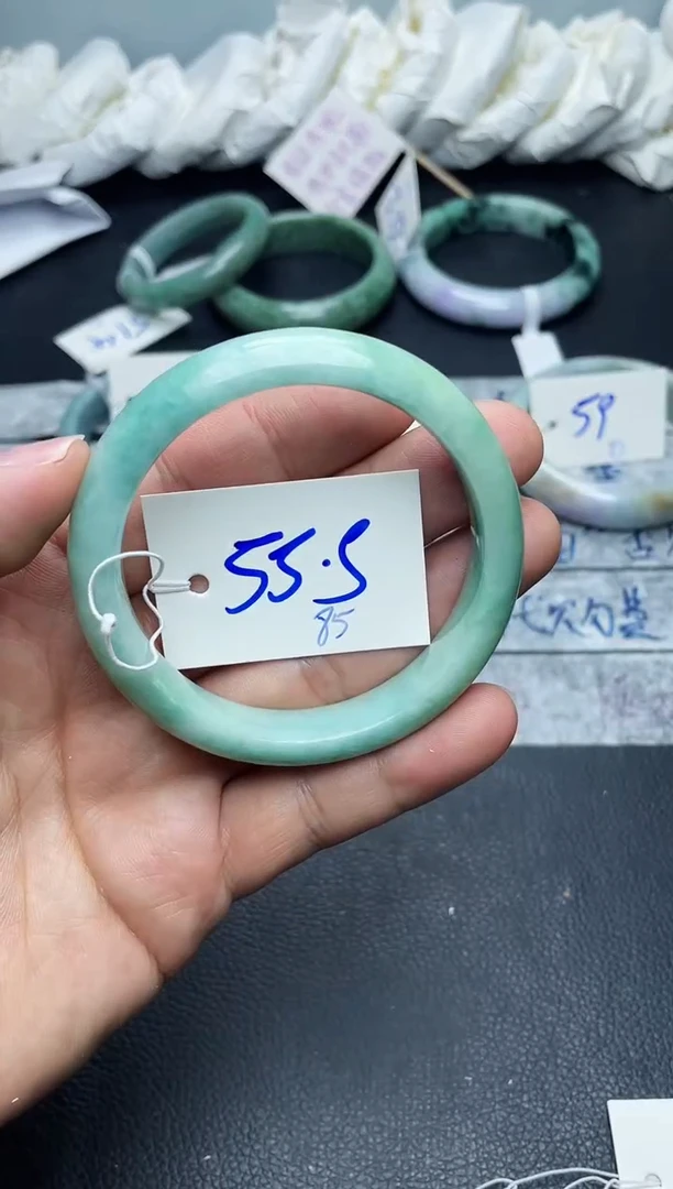 未镶嵌手镯翡翠85