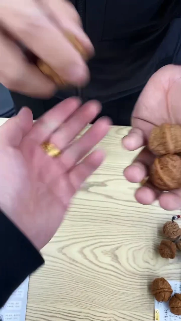 把件核桃血麒麟以打底【轻微返油介意勿拍】