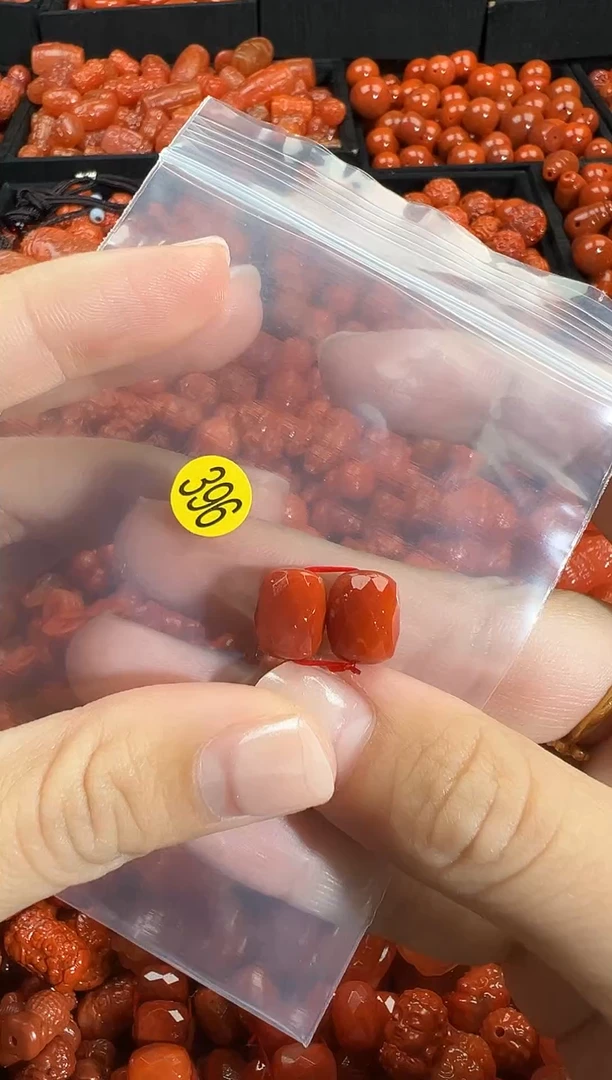 颈饰未镶嵌南红玛瑙1