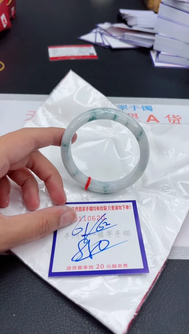 翡翠手镯未镶嵌1