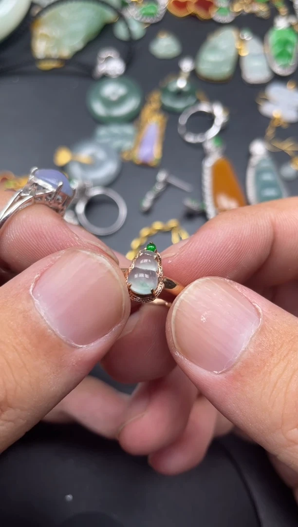 颈饰18K金镶嵌翡翠兰子商品不退不换