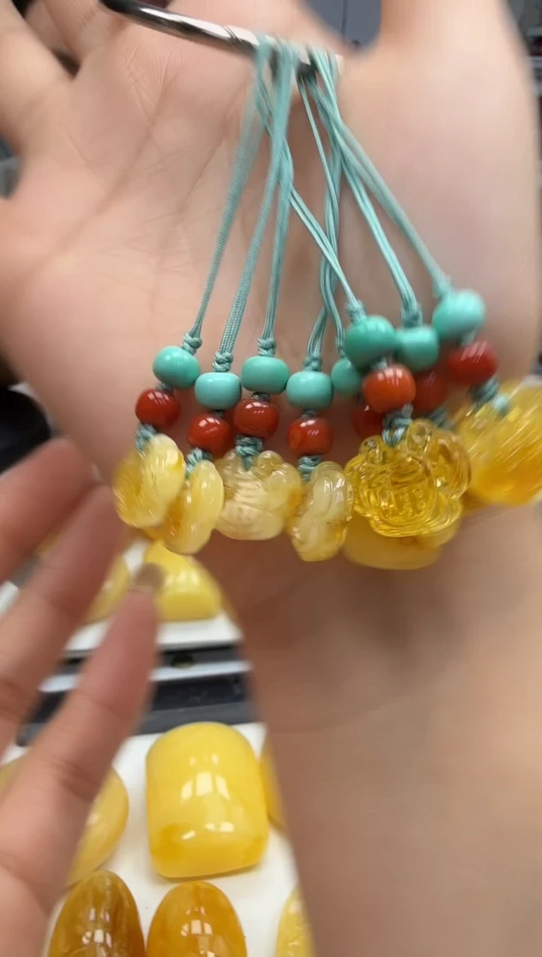 裸石琥珀未镶嵌随机一个