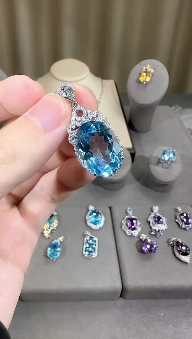 颈饰银S925镶嵌托帕石13*18mm妖姬蓝吊坠设计款