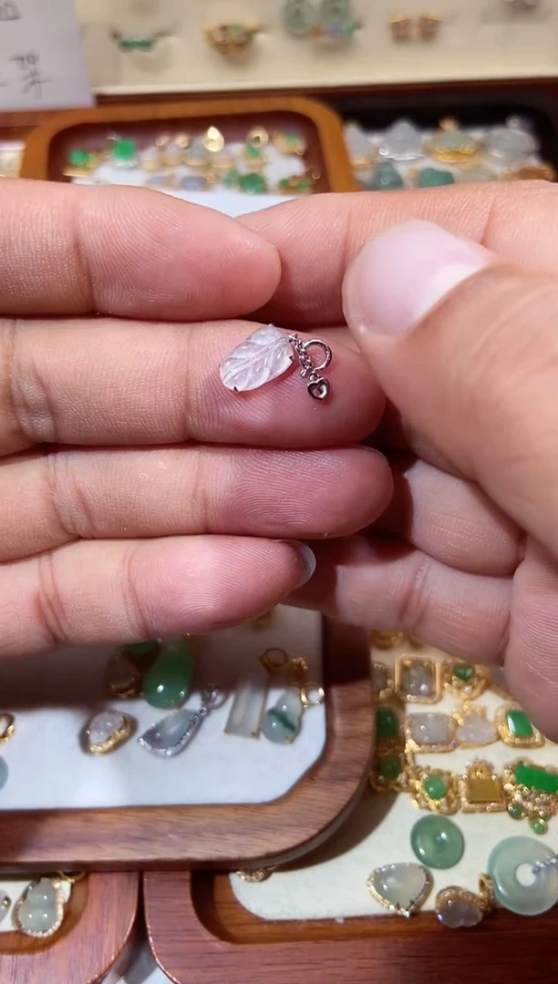 翡翠18K金镶嵌吊坠(不含链)01111111