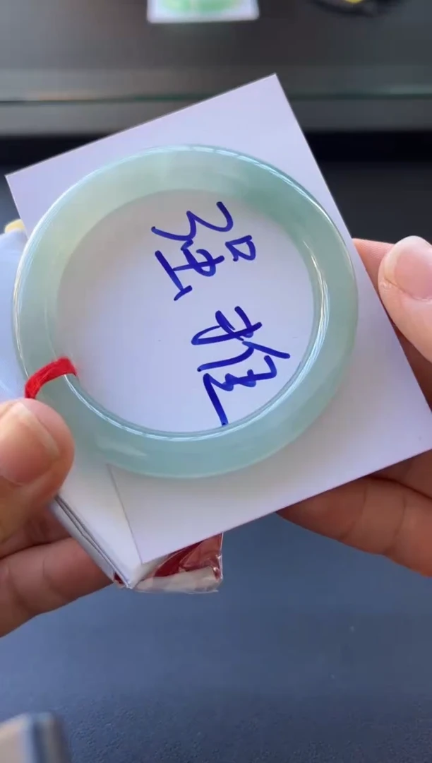 未镶嵌手镯（圆镯）翡翠多人