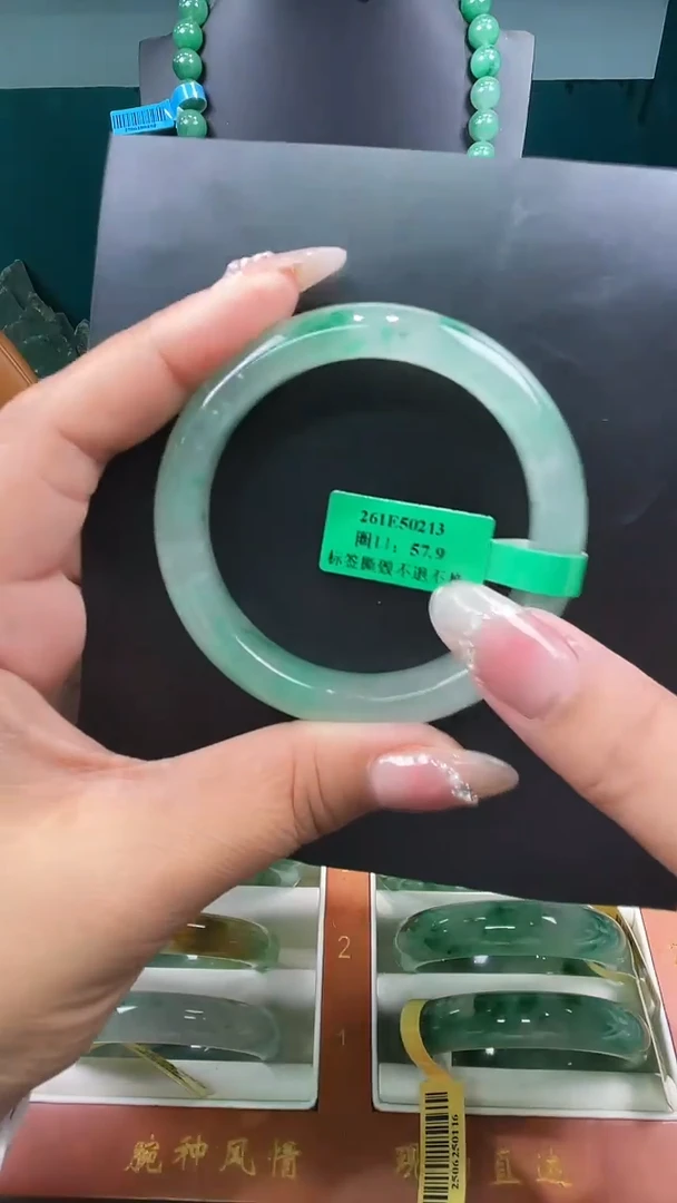 合金手镯石英质玉（非洲翠）手镯