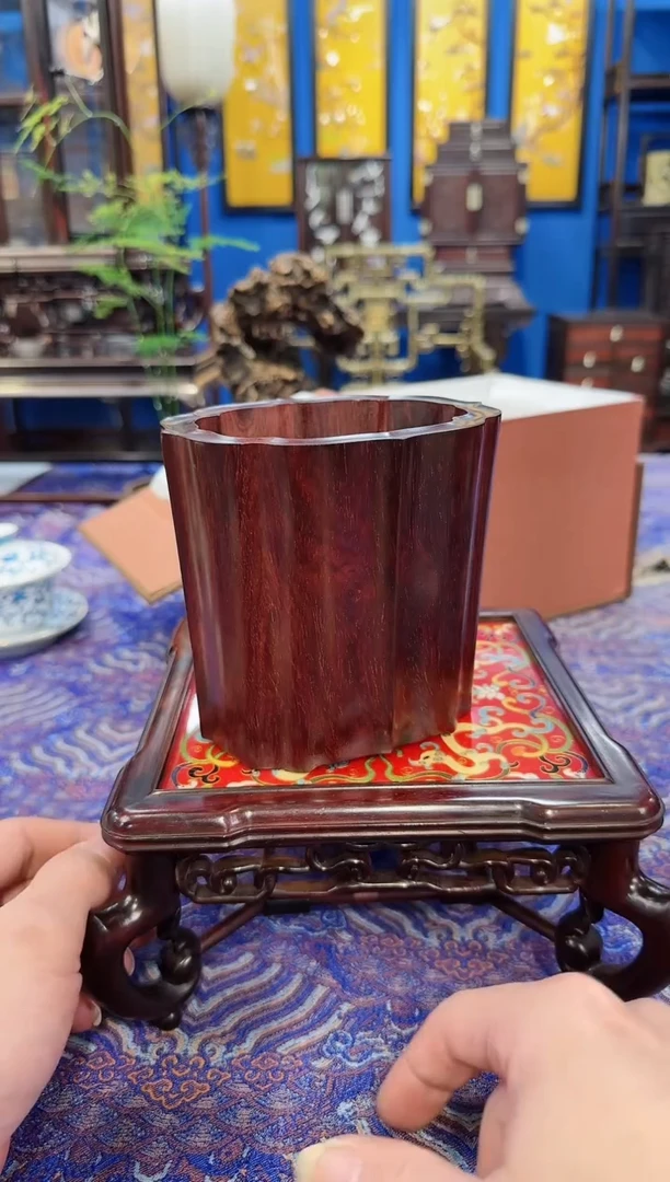 【闪购商品】紫檀木类成套家具笔筒