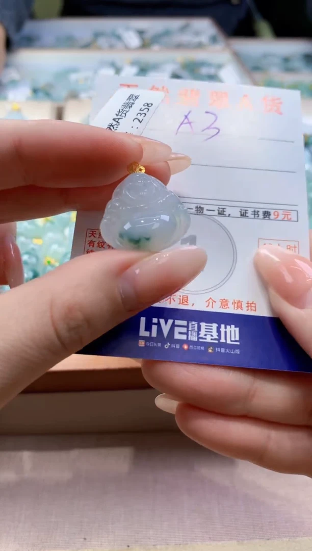 颈饰18K金镶嵌翡翠天然缅甸a货翡翠
