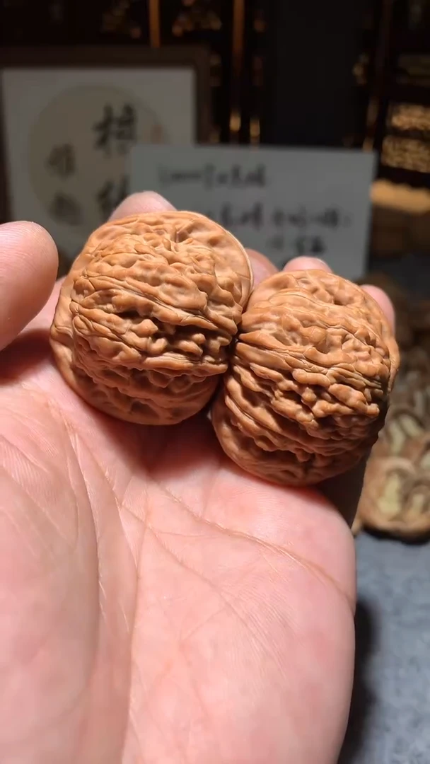 文玩核桃把件【核缘雅趣】42左右汉高楼，同尺寸随机发