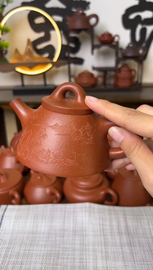 茶壶段泥红降坡霸王石瓢壶山水刻170CC-甘来兵
