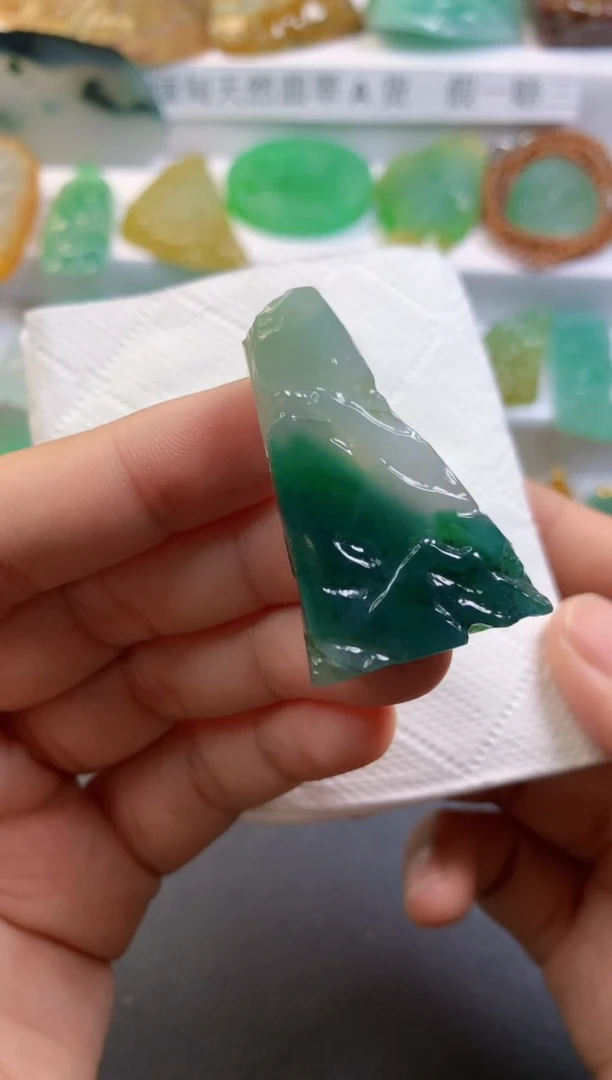 颈饰未镶嵌翡翠
