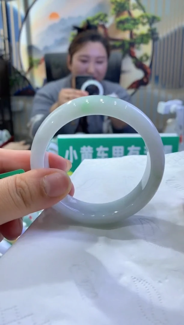 【闪购商品】翡翠手镯未镶嵌多人06951