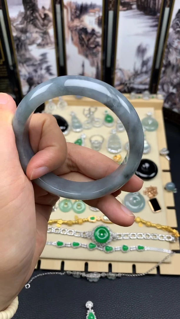 翡翠手镯未镶嵌//////////////
