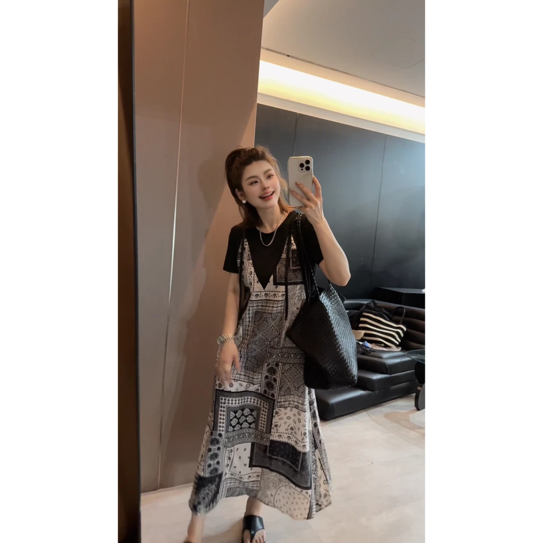 2025夏款新品【设计感 高级印花极简百搭显瘦连衣裙】