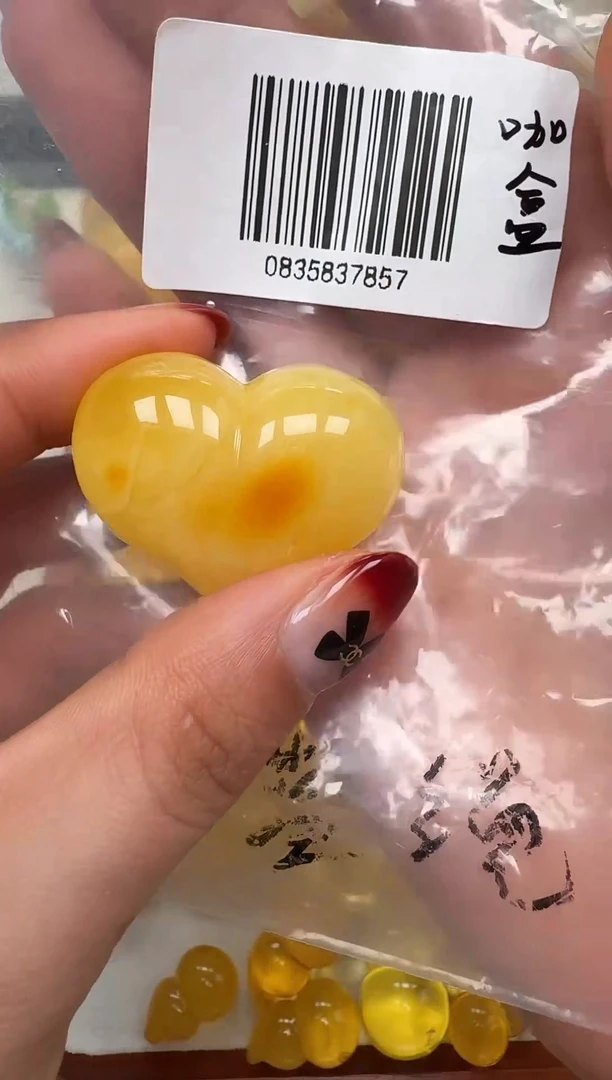 裸石琥珀未镶嵌如图