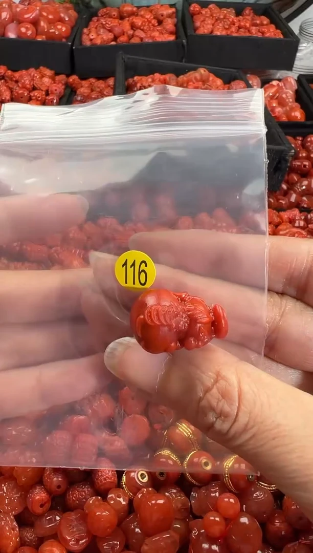 南红玛瑙未镶嵌颈饰1