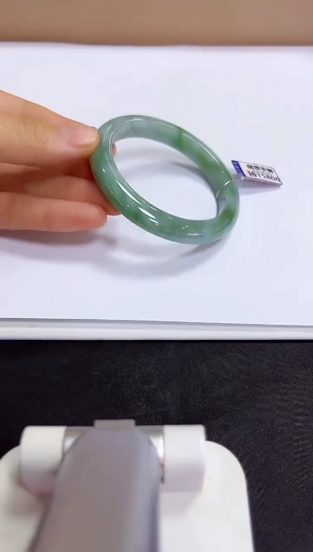 颈饰未镶嵌翡翠手镯58