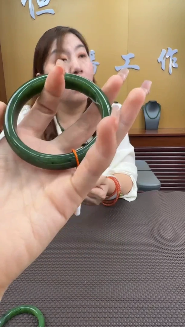 【闪购商品】和田玉手镯未镶嵌60