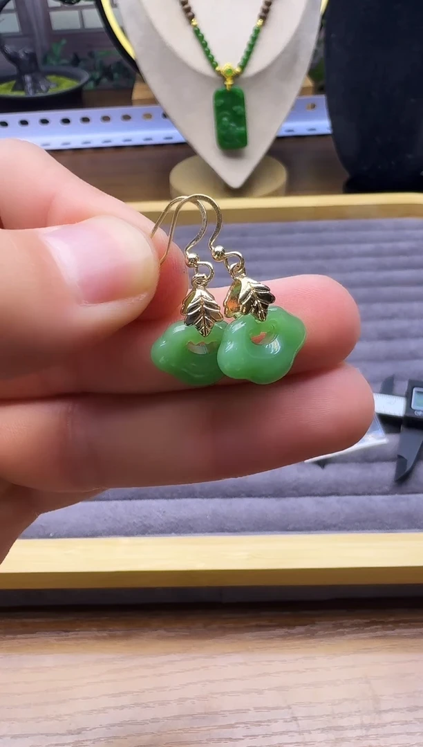 14K金镶嵌和田玉耳饰E179