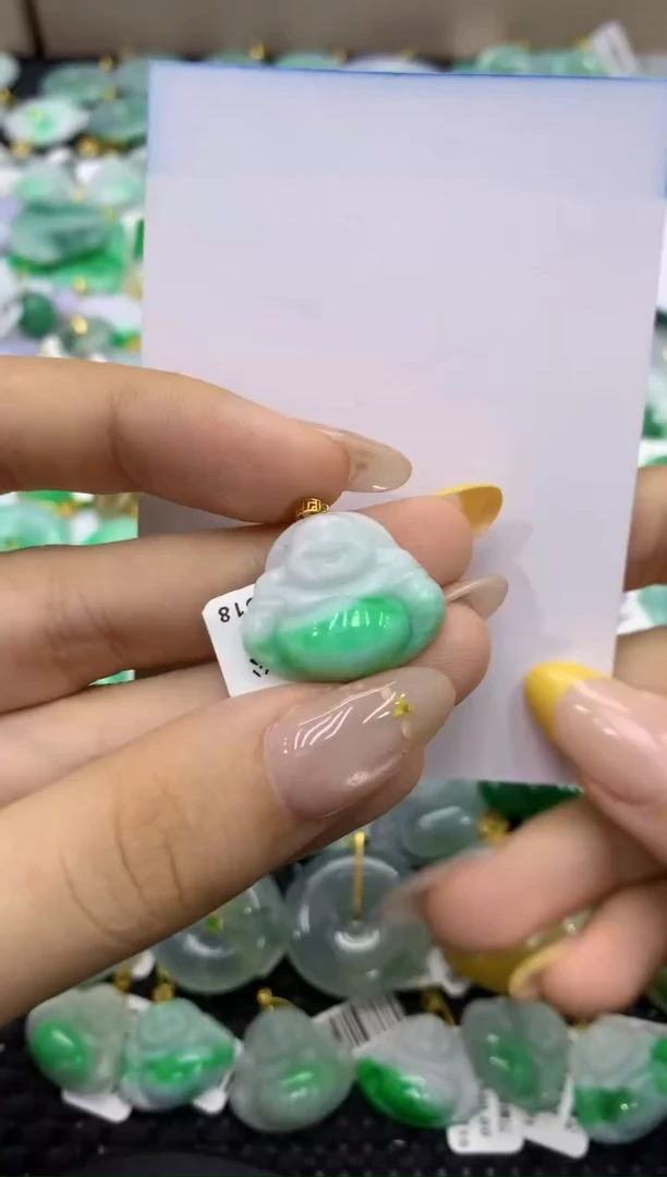 颈饰18K金镶嵌翡翠天然缅甸翡翠A货