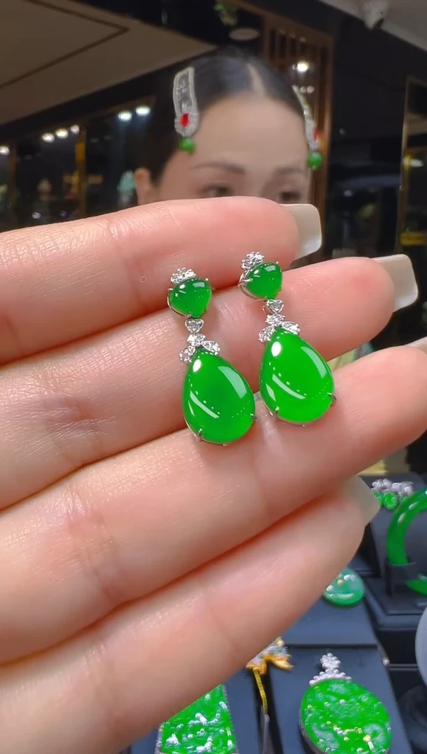 18K金镶嵌翡翠耳饰097