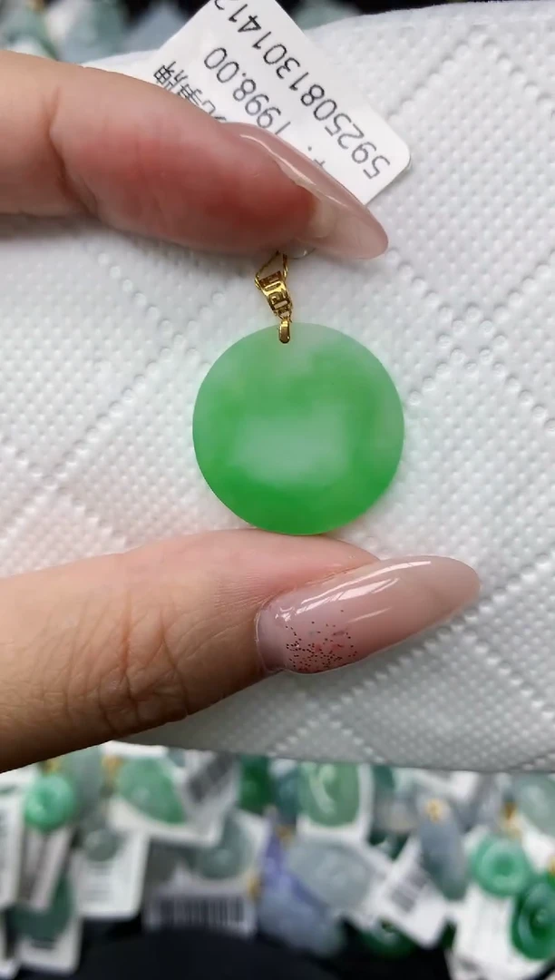 颈饰18K金镶嵌翡翠1111111111