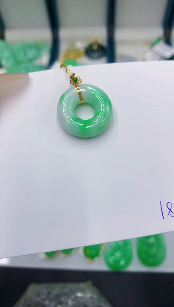 颈饰18K金镶嵌翡翠111111