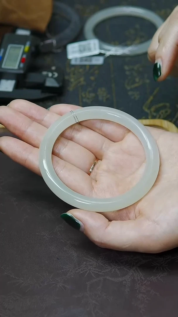 未镶嵌手镯和田玉61圈口 冰胶晴白手镯