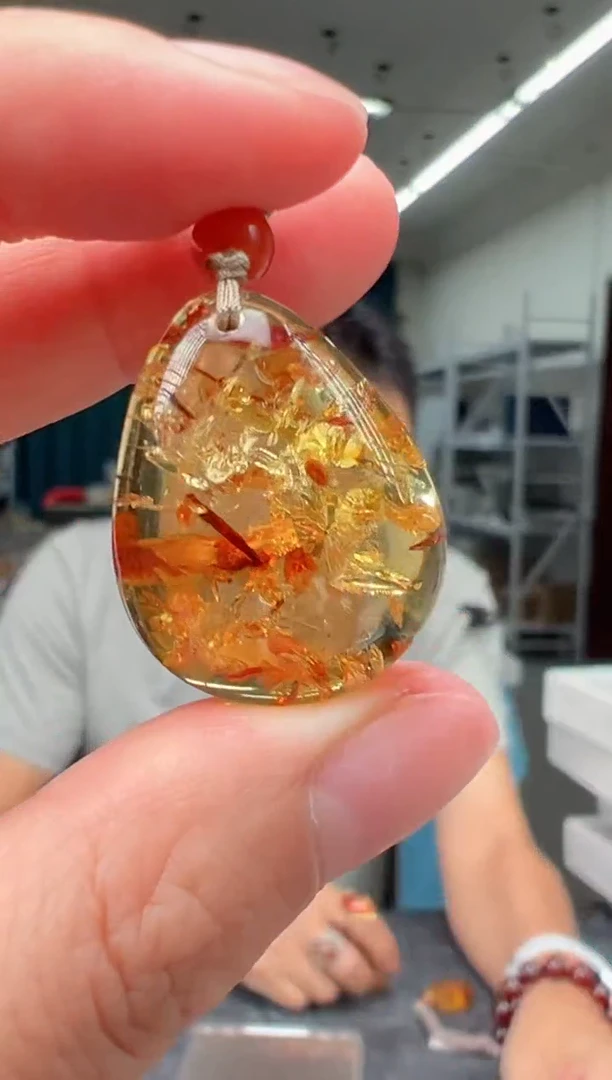 未镶嵌颈饰琥珀吊坠