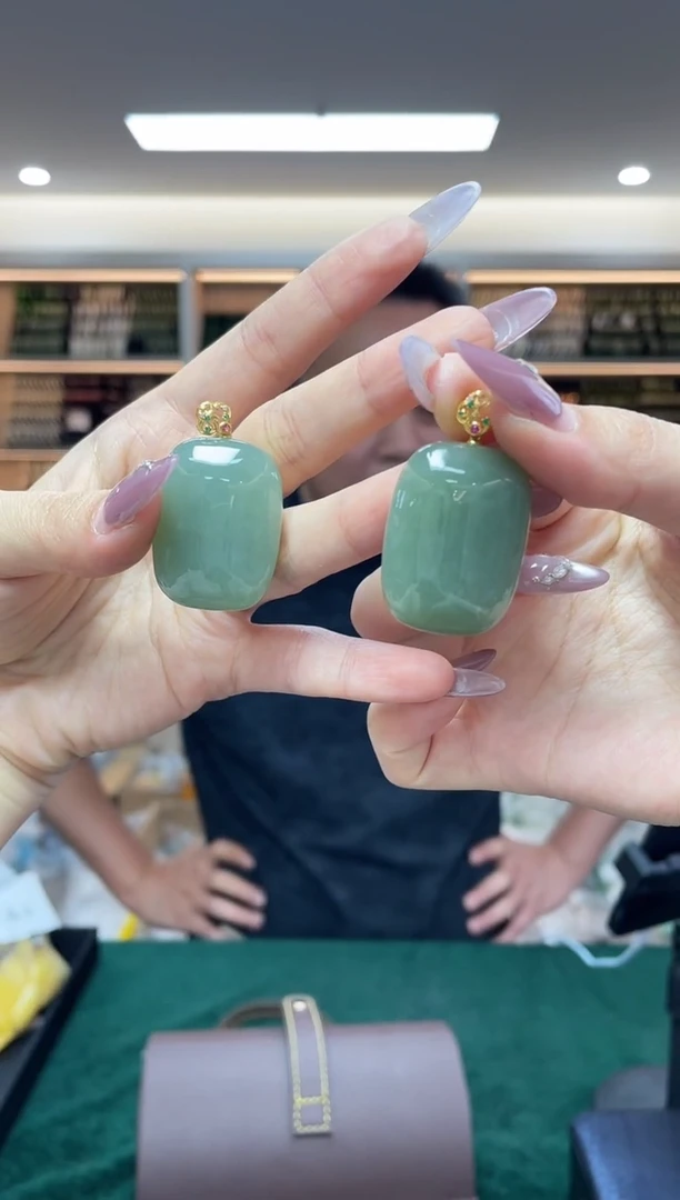 和田玉18K金镶嵌颈饰多样性发一件