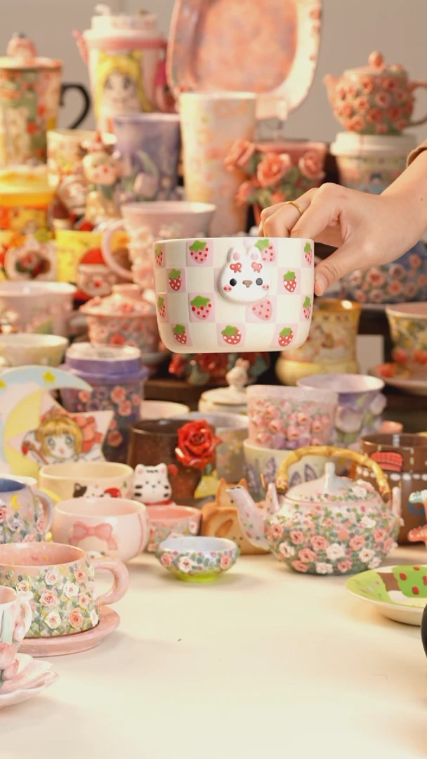 摆件陶景德镇釉下彩手绘设计师款陶瓷