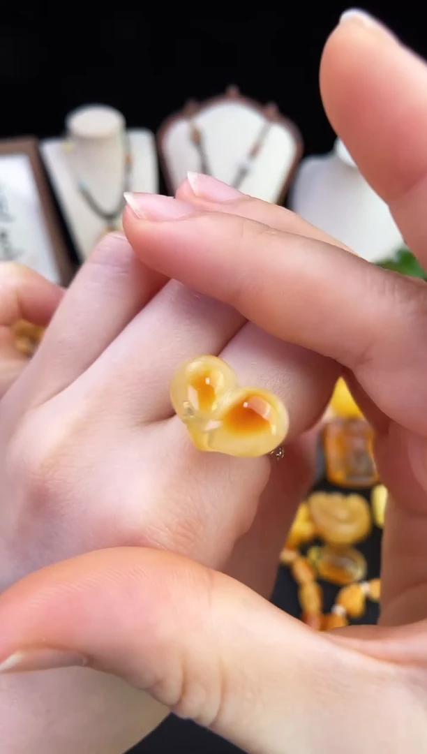 琥珀未镶嵌珠宝奇石柒月