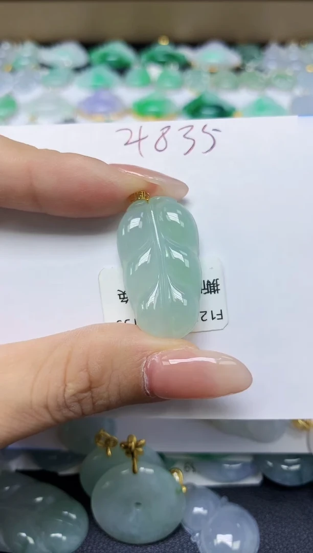 翡翠18K金镶嵌颈饰 天然缅甸翡翠A货