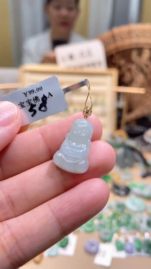 颈饰18K金镶嵌翡翠佛
