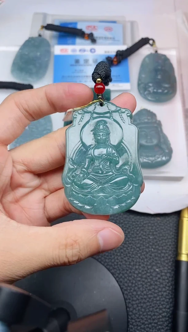 颈饰未镶嵌翡翠