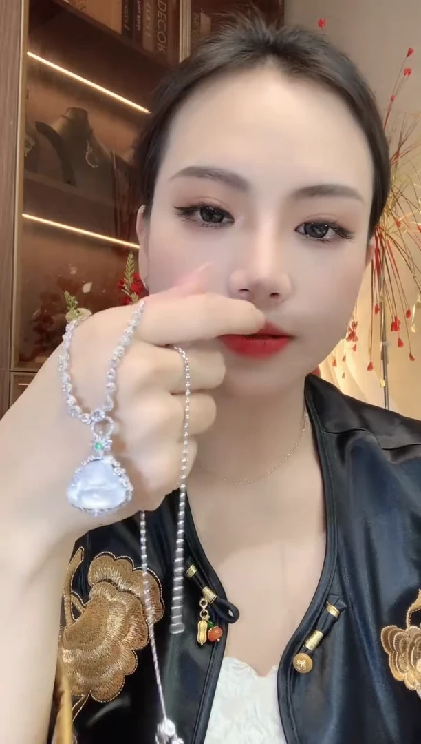 【闪购商品】翡翠吊坠(不含链)18K金镶嵌C33 多样性发货一件