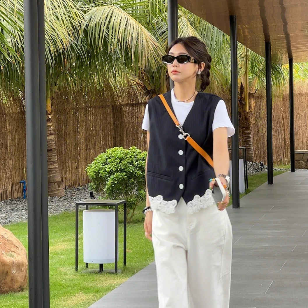 LYXZ x 大小与【醒春山】春季新V领下摆花边一字袋竖条纹马夹77132