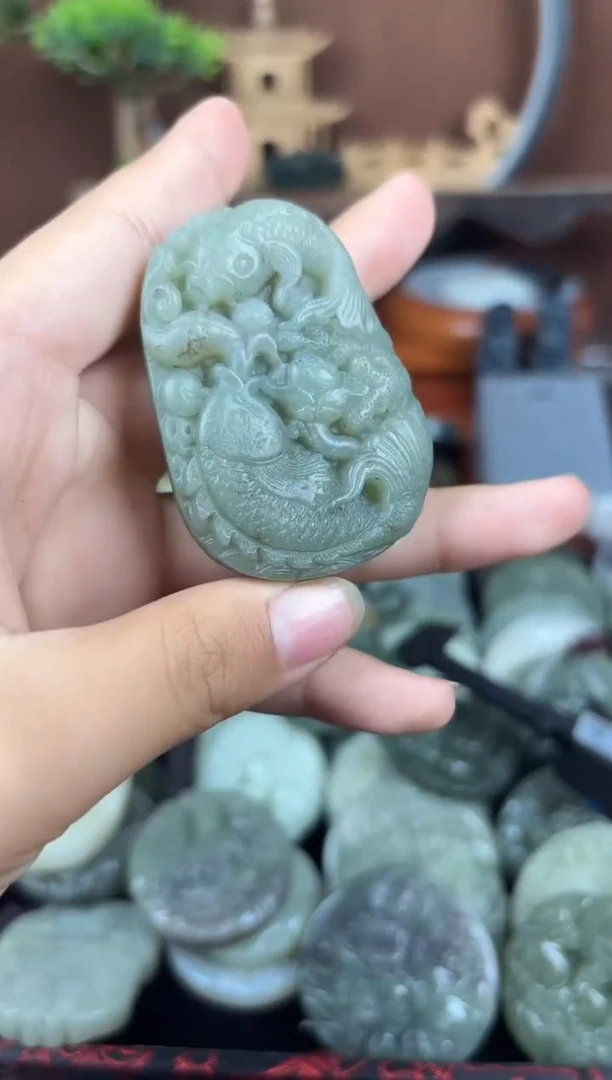 和田玉未镶嵌颈饰1