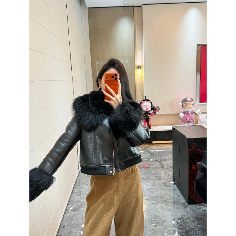 lele 冬季新品 高级时尚原创款皮毛一体翻领短外套 2511368WT