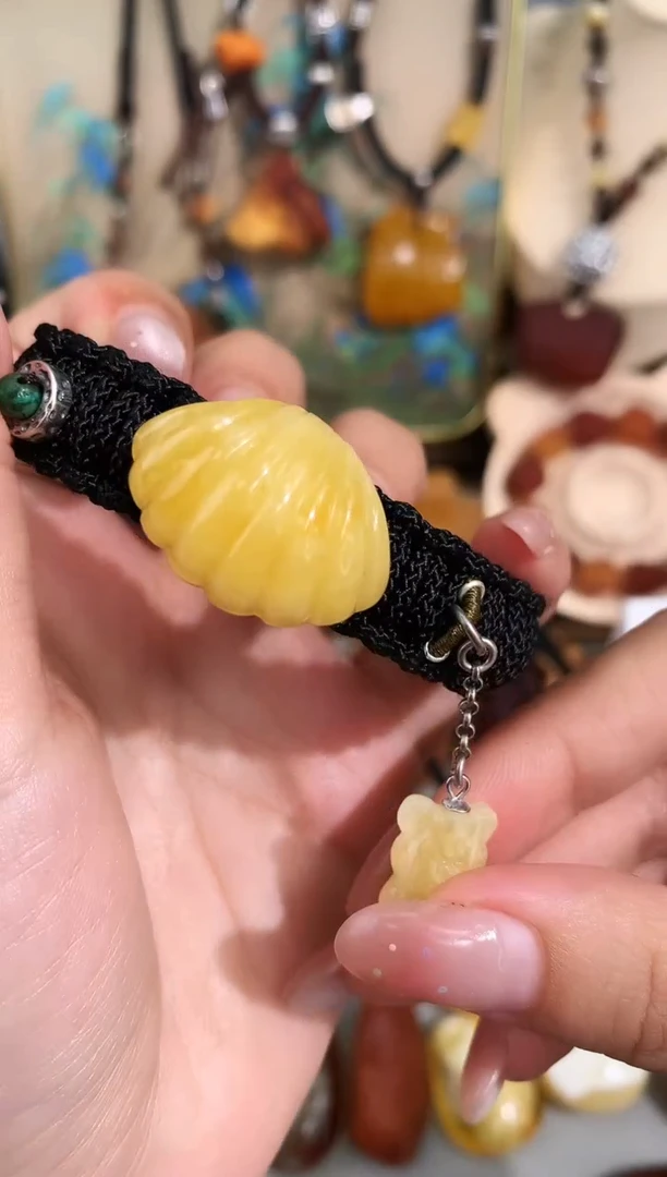 未镶嵌琥珀裸石琥珀