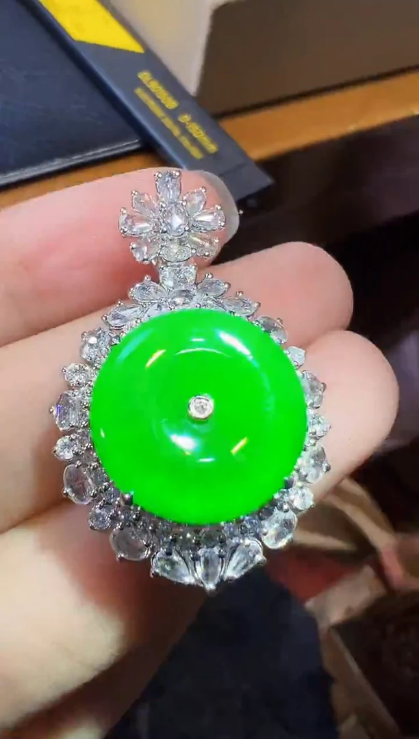 吊坠(不含链)18K金镶嵌翡翠平安扣