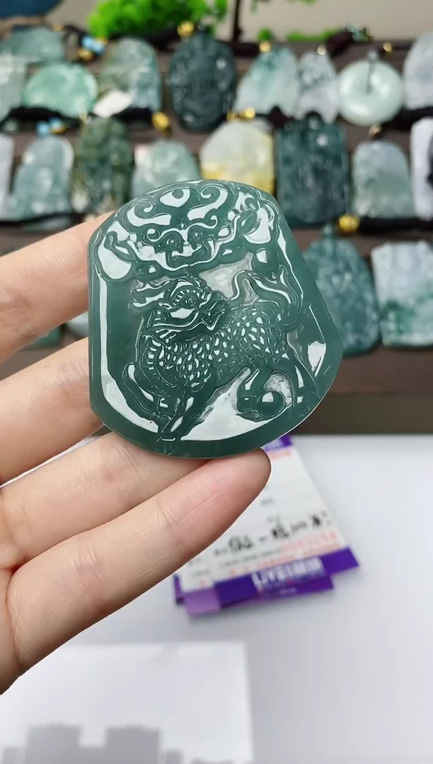 翡翠未镶嵌颈饰