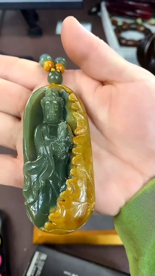 颈饰未镶嵌透闪石质玉吊坠