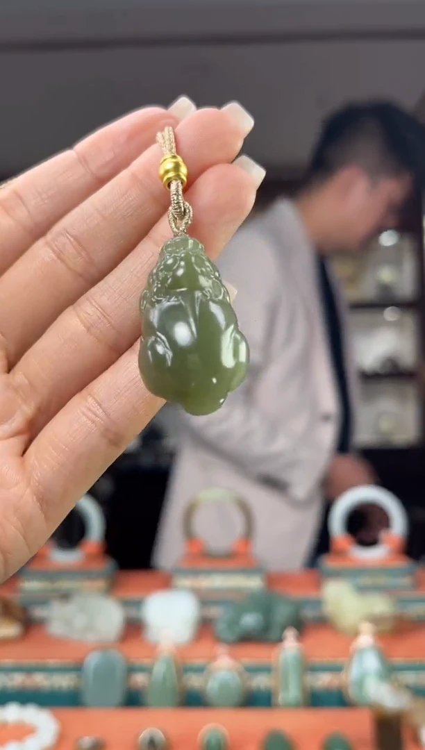 颈饰未镶嵌和田玉1